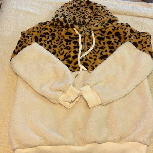 Cheetah & White Quarter zip hoodie - Picture 1 of 3